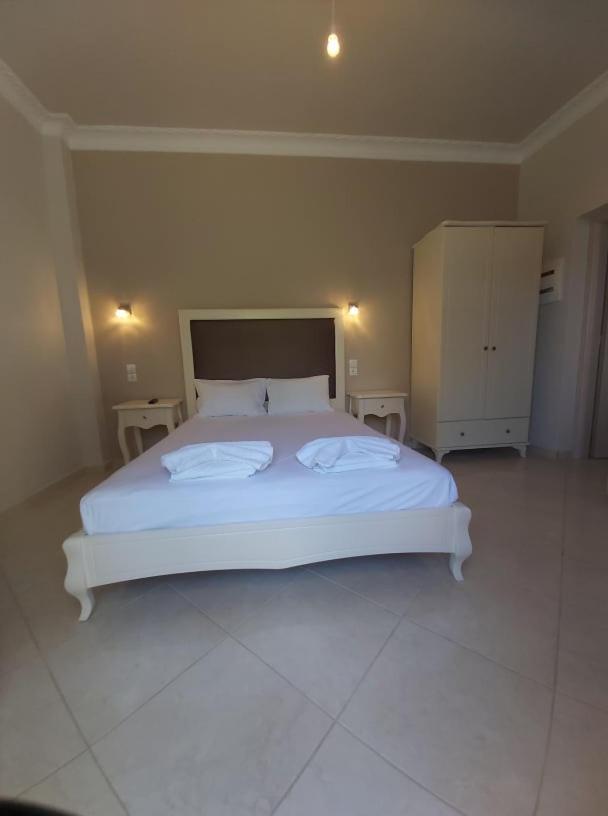 Konstantinos Apartments Ammoudia Bilik gambar
