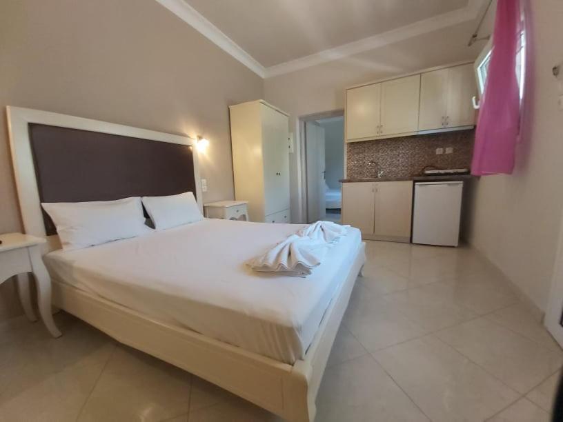 Konstantinos Apartments Ammoudia Bilik gambar